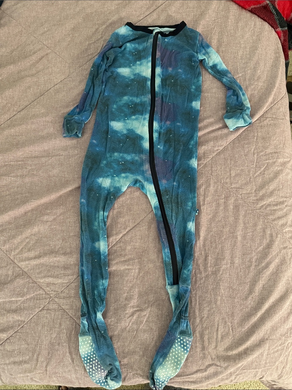 Kickee pants footie pajama galaxy 2t some pilling and hole near ankle see pics